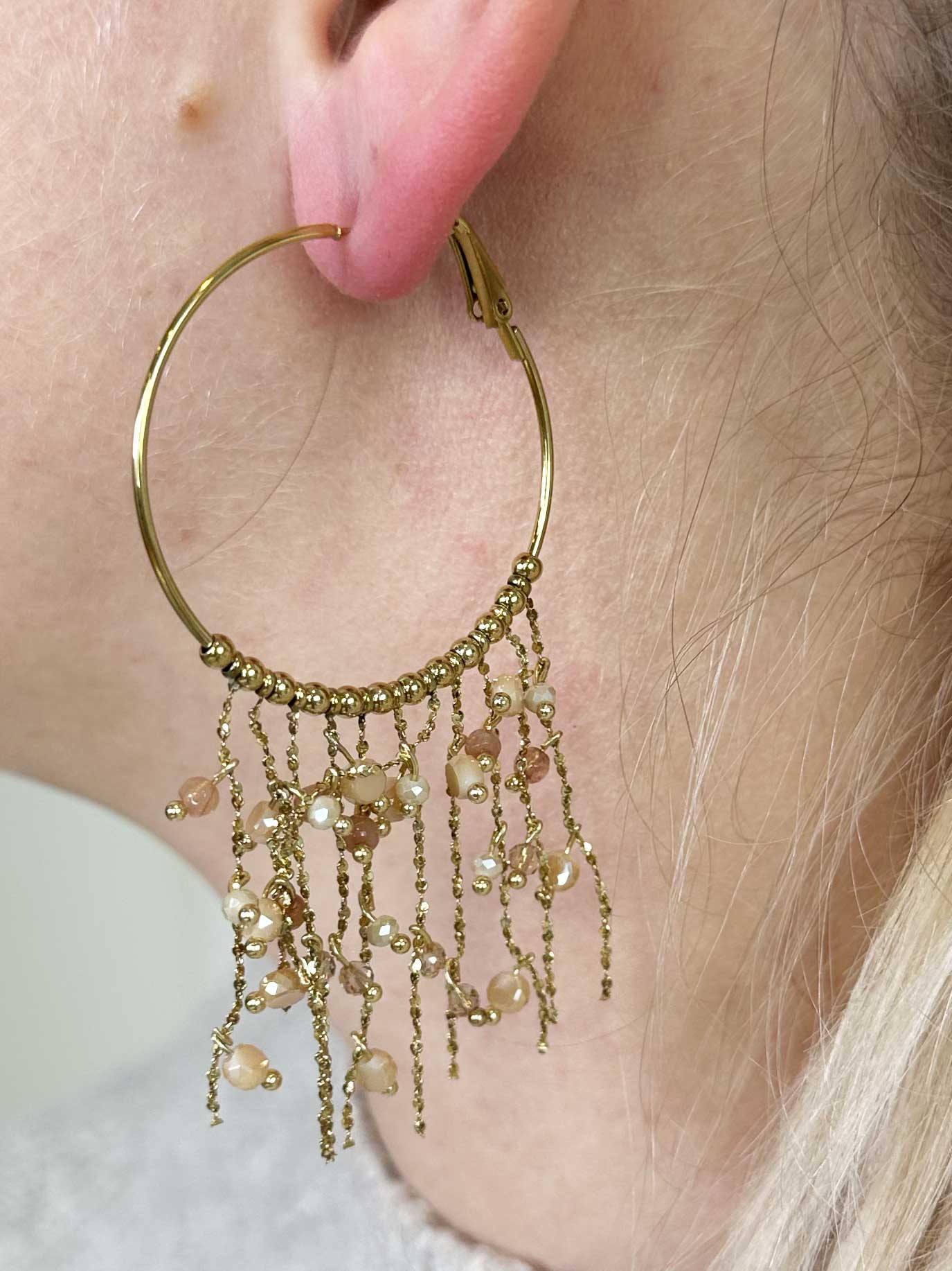 Samara - Runda örhängen med små pärlor